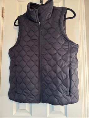 Kirkland Signature Black Quilted Vest with Red Logo Tag (27)